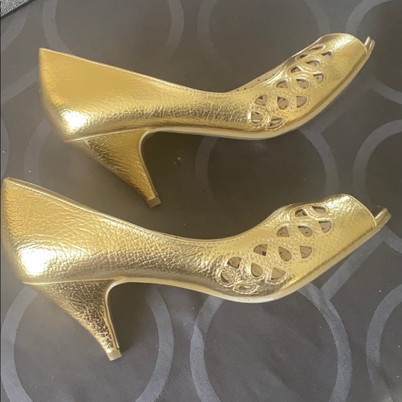 COPY - Gold peep toe shoes - Picture 3 of 5